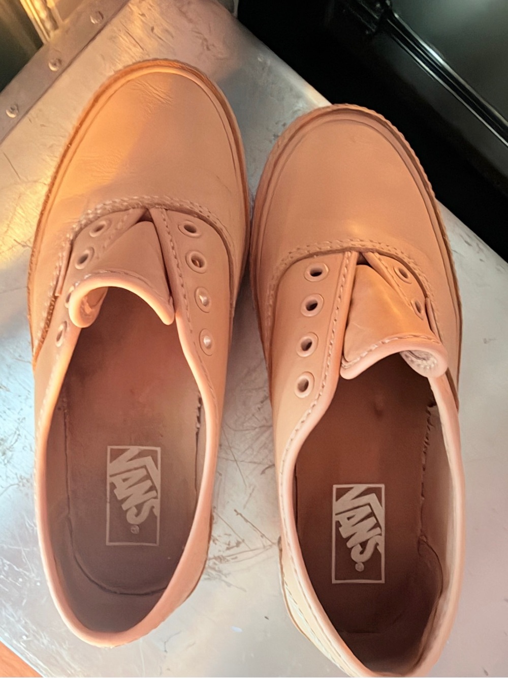 /Mens SZ 5.5 Low-Top Leather Sneakers in Peach - Picture 12 of 13